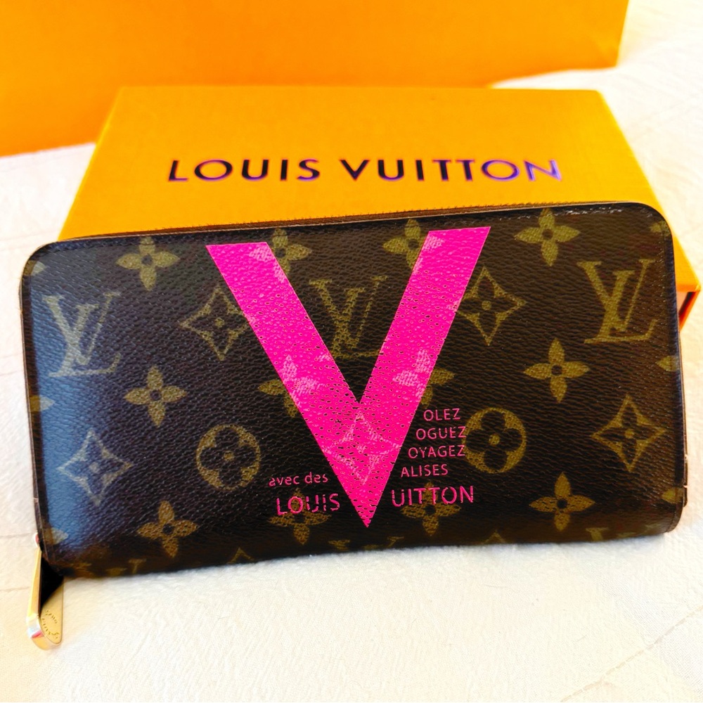 🌸RARE🌸 Louis Vuitton Pink ‘V’ Wallet Zippy Vintage